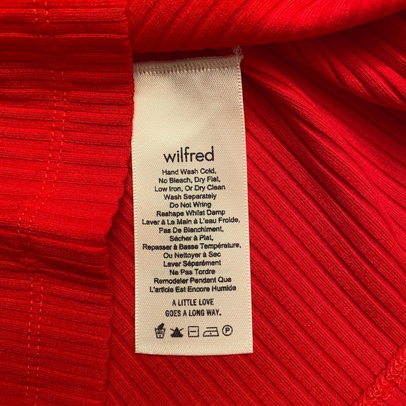 Aritzia Wilfred red t shirt size S - Picture 3 of 3